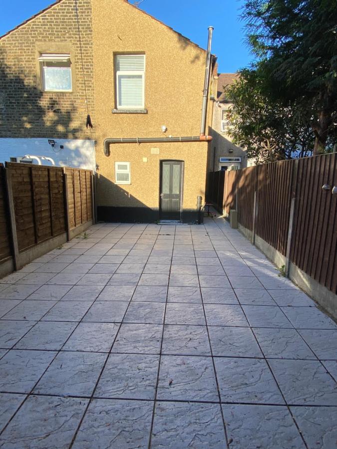 Central Stratford Cozy Double Room London Exteriör bild
